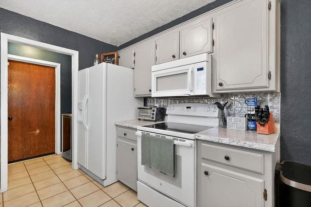 1017 SW 61st St, Lawton, OK 73505