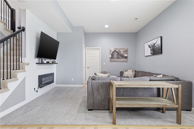 10512 N Euclid Avenue, Kansas City, MO 64155