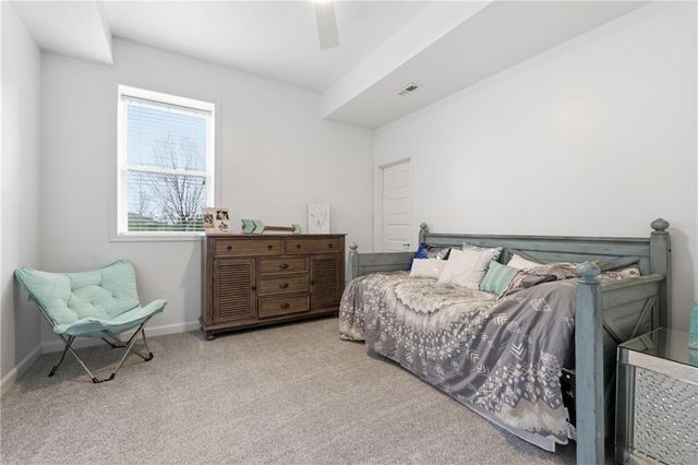 10512 N Euclid Avenue, Kansas City, MO 64155