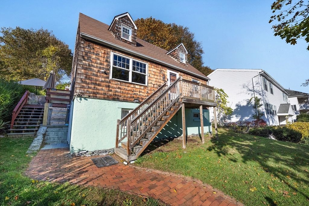 10 Ellsmere St, Worcester, MA 01604