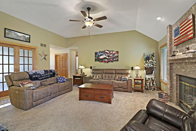 867 River Ridge CIRCLE, Waterford, WI 53185