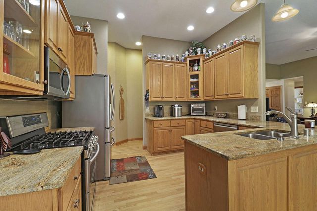 867 River Ridge CIRCLE, Waterford, WI 53185