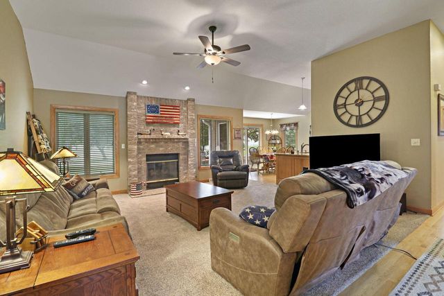 867 River Ridge CIRCLE, Waterford, WI 53185