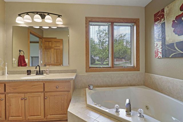867 River Ridge CIRCLE, Waterford, WI 53185