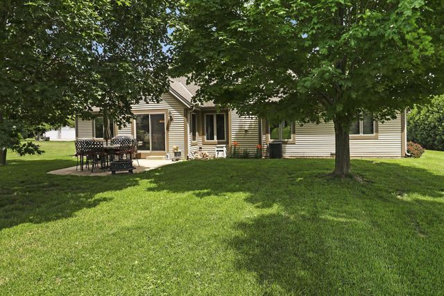 867 River Ridge CIRCLE, Waterford, WI 53185