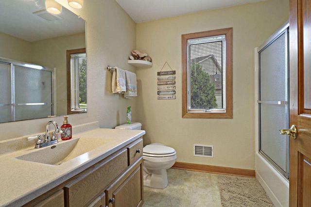867 River Ridge CIRCLE, Waterford, WI 53185