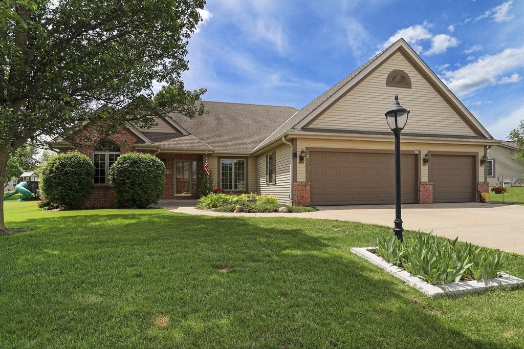 867 River Ridge CIRCLE, Waterford, WI 53185