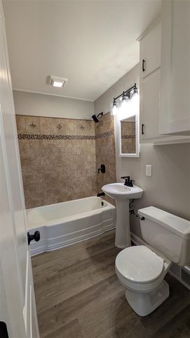 105 N Woodrow Avenue, Battle Creek, MI 49015