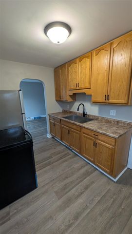 105 N Woodrow Avenue, Battle Creek, MI 49015