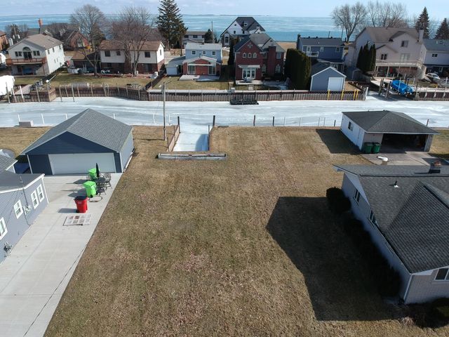 37500 Lakeville Street, Harrison Township, MI 48045