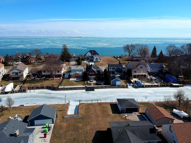 37500 Lakeville Street, Harrison Township, MI 48045