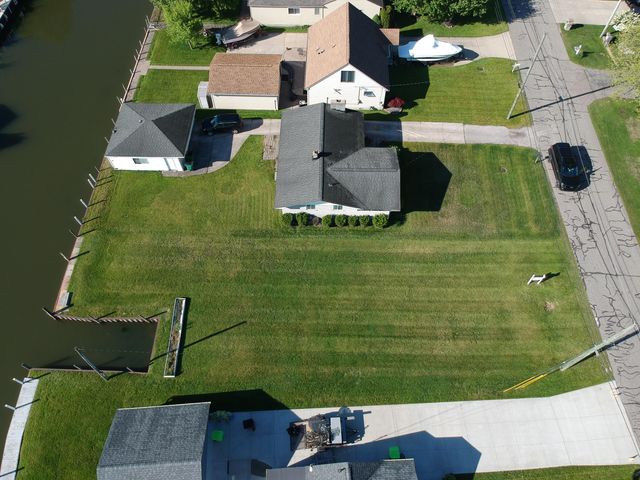 37500 Lakeville Street, Harrison Township, MI 48045