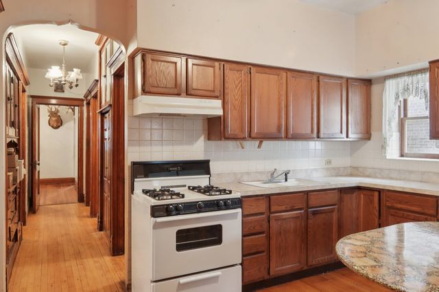 2228 W Augusta Boulevard, Chicago, IL 60622