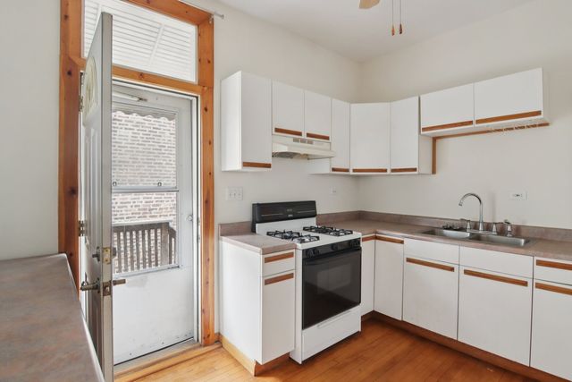 2228 W Augusta Boulevard, Chicago, IL 60622