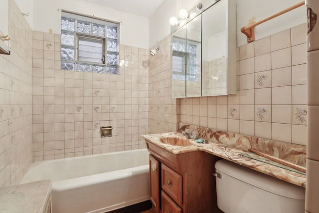 2228 W Augusta Boulevard, Chicago, IL 60622