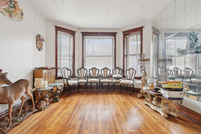 2228 W Augusta Boulevard, Chicago, IL 60622