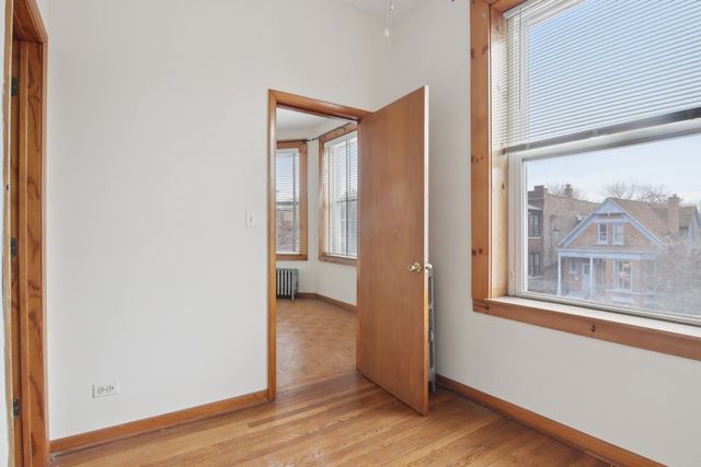 2228 W Augusta Boulevard, Chicago, IL 60622