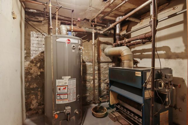 2228 W Augusta Boulevard, Chicago, IL 60622