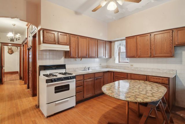 2228 W Augusta Boulevard, Chicago, IL 60622