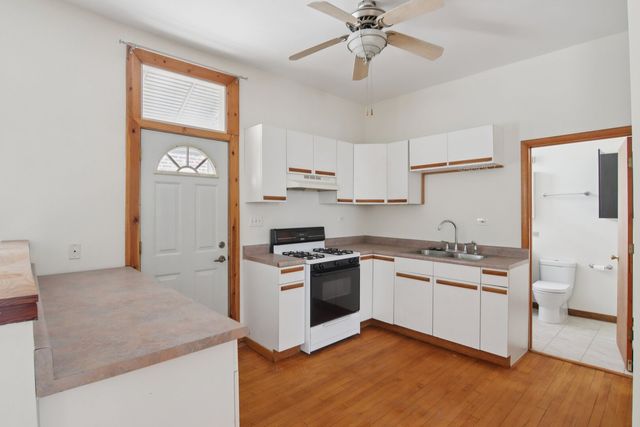 2228 W Augusta Boulevard, Chicago, IL 60622