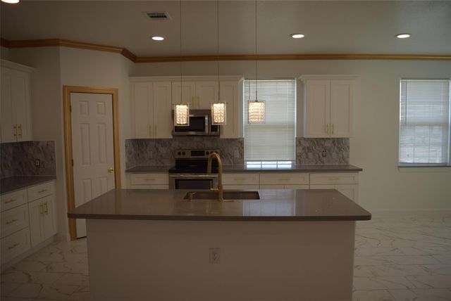 445 Road 5102 J, Cleveland, TX 77327