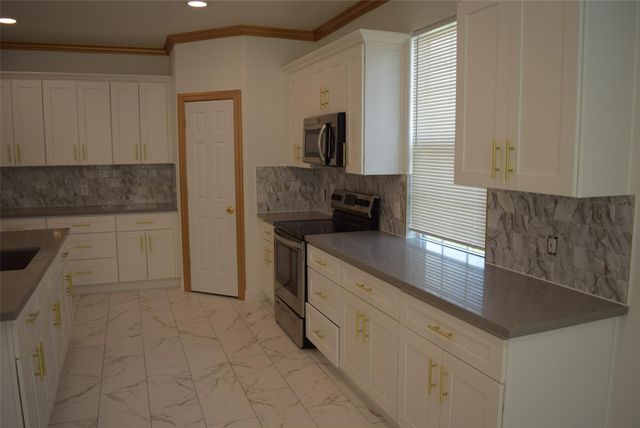 445 Road 5102 J, Cleveland, TX 77327