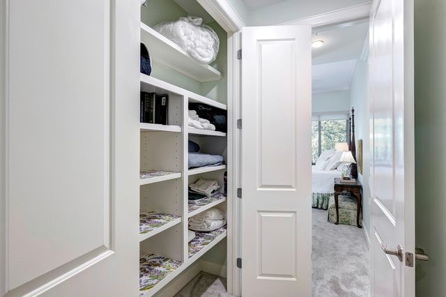 2211 Briarglen Drive 305, Houston, TX 77027