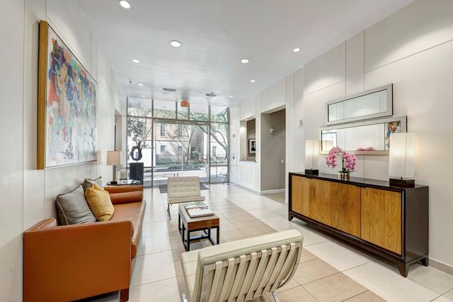 2211 Briarglen Drive 305, Houston, TX 77027