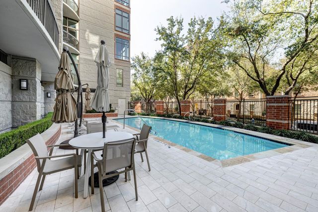 2211 Briarglen Drive 305, Houston, TX 77027