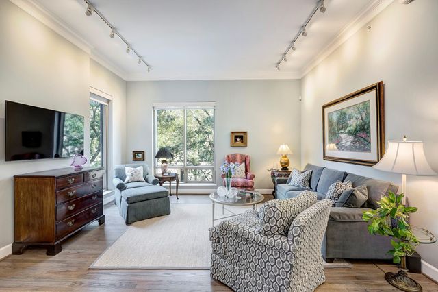 2211 Briarglen Drive 305, Houston, TX 77027