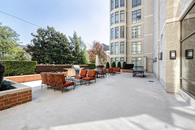 2211 Briarglen Drive 305, Houston, TX 77027