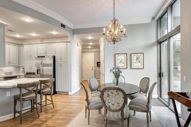 2211 Briarglen Drive 305, Houston, TX 77027