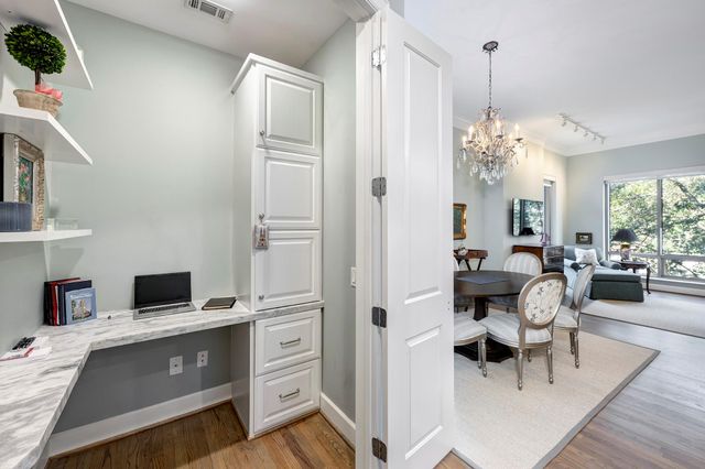 2211 Briarglen Drive 305, Houston, TX 77027