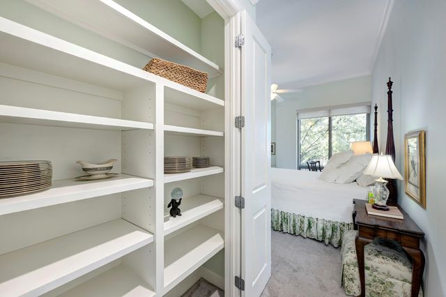 2211 Briarglen Drive 305, Houston, TX 77027