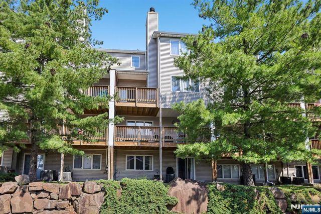 411 Heights Drive 8, Haledon, NJ 07508