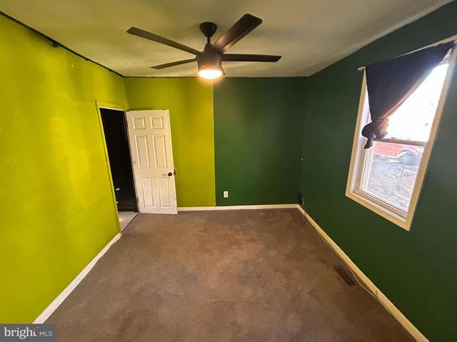 3 VINCENT AVE, Essex, MD 21221