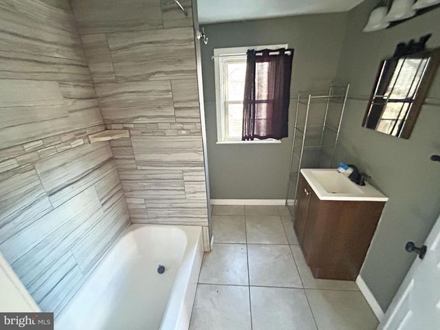 3 VINCENT AVE, Essex, MD 21221