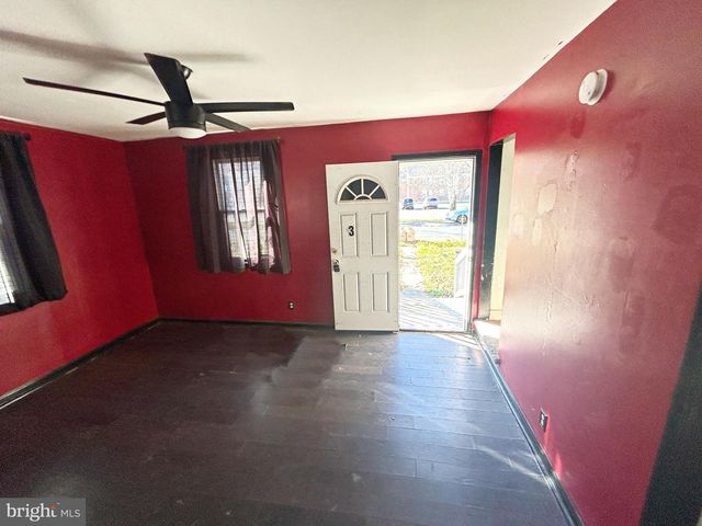 3 VINCENT AVE, Essex, MD 21221