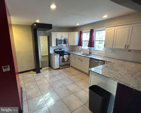 3 VINCENT AVE, Essex, MD 21221