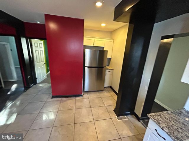 3 VINCENT AVE, Essex, MD 21221