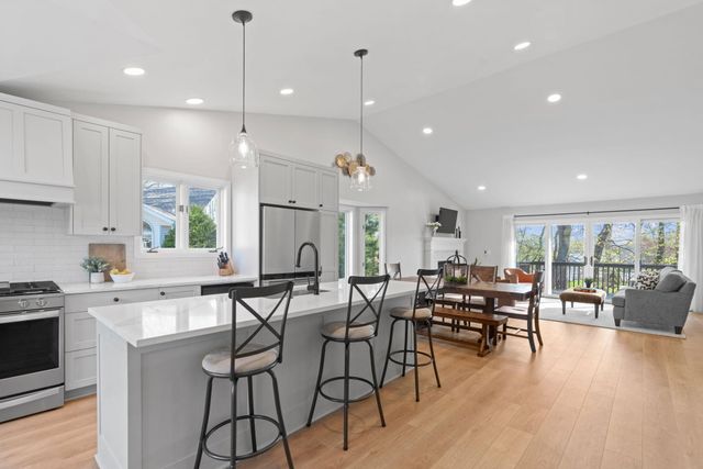 5465 Gideons Lane, Excelsior, MN 55331