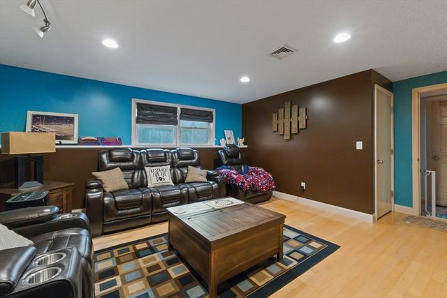 72 Ida Lane, Fall River, MA 02720