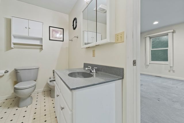 72 Ida Lane, Fall River, MA 02720