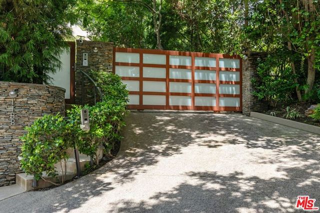 1188 Brooklawn Drive, Los Angeles, CA 90077