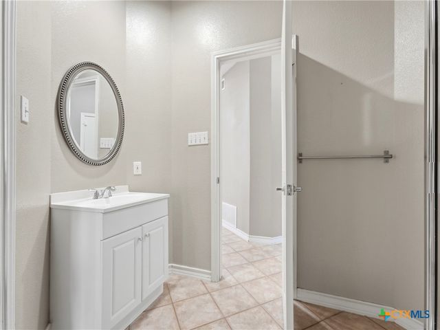 33 Greens Cliff, San Antonio, TX 78216