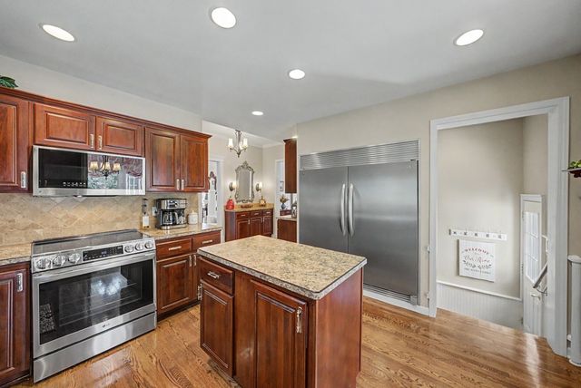 905 S 6th Avenue W, Newton, IA 50208