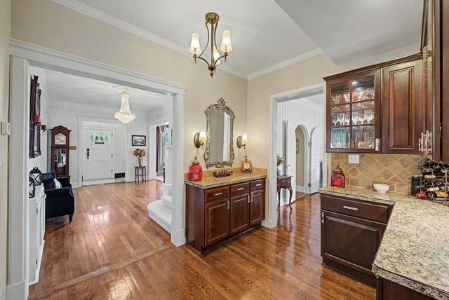 905 S 6th Avenue W, Newton, IA 50208