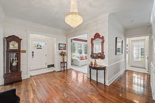 905 S 6th Avenue W, Newton, IA 50208