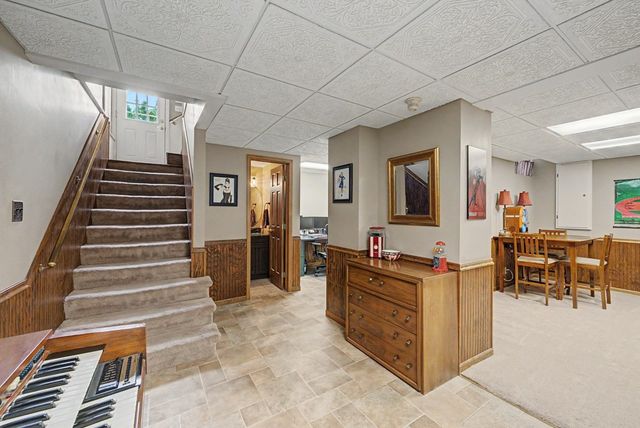 905 S 6th Avenue W, Newton, IA 50208