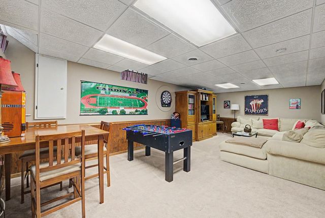 905 S 6th Avenue W, Newton, IA 50208